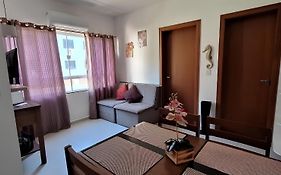 400m da Praia II 1,7km da 33ª Multi-Expo ll Wi Fi 750 Mpbs ll Churrasqueira ll 2ºAndar Elevador ll Ar Condicionado ll Maquina de Lavar ll Vaga Para Carro ll Guarda Sol l Cadeiras de Praia I Até 4 Pessoas